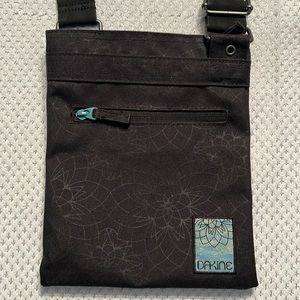 Dakine crossbody